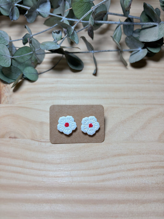 Pendiente flor blanca centro rojo (modelo 2)