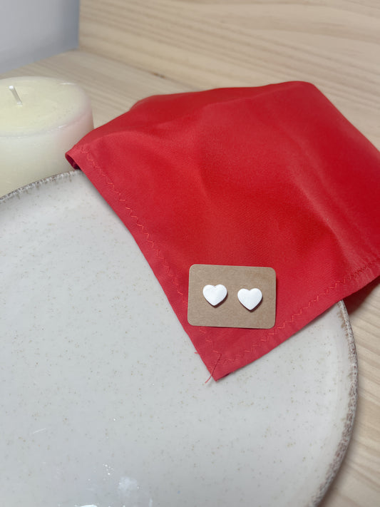 Pendiente corazón blanco