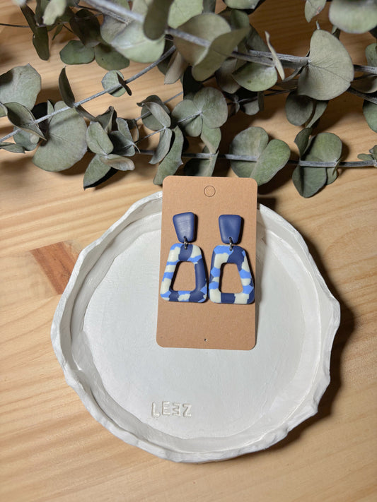 Pendientes estampados azules y blanco (modelo 2)